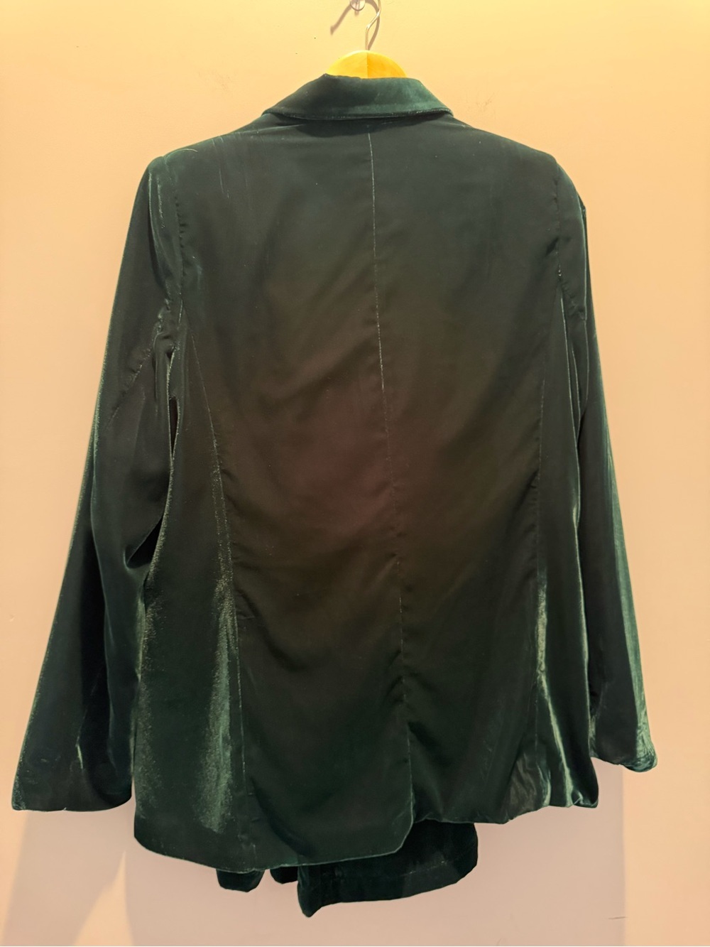 Gibson Latimer Forest Green Velvet Blazer & Pants Suit Set - Picture 5 of 10
